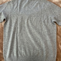 未使用UNIQLOユニクロカシミヤVネックセーター長袖長袖セーター長袖ニットトップス紳士服grayグレイグレー灰色系無地カシミヤ100％ カシミア100％  ■サイズ•寸法 XL チェスト104～112センチ  ■対象 メンズ（men’s）男性用、紳士の画像