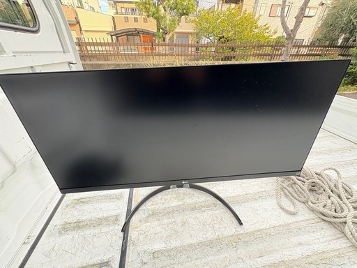 32インチLGモニタ