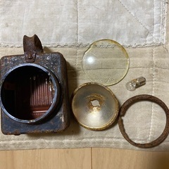 懐中電灯 333 モデル 錆びた金属製
の画像