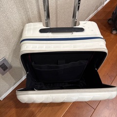 シロ旅行キャリーばつバックの画像