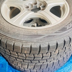 アルミホイール付きスノータイヤの画像