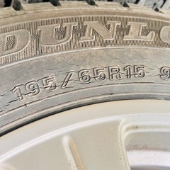 アルミホイール付きスノータイヤの画像