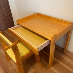 ニトリ　オリーブキッズ　テーブル、チェアセットの画像