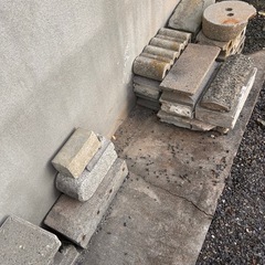 コンクリートブロック　割れカケ有りの画像