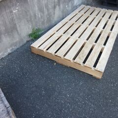 12　無料差し上げます　木製パレット　木パレ　大量の画像