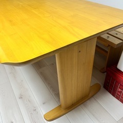 ダイニングテーブルの画像