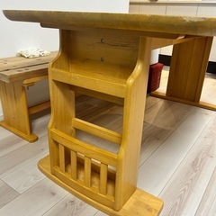 ダイニングテーブルの画像