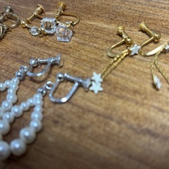 イヤリングセットとゆびわと指輪の画像