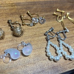 イヤリングセットとゆびわと指輪の画像