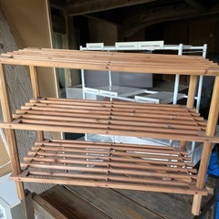 ハンガーラック、木製棚の画像