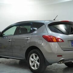 高級SUVの先駆け！いかついフロントしてます😎の画像