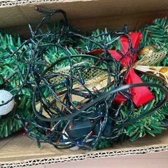 クリスマスツリー　LEDつき、オーナメント多め　150センチ　サンタクロース　の画像