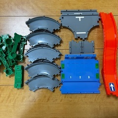 トミカ くみたてかんたん！くるくる峠どうろセットの画像