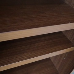 美品 dinos　≪幅89.5cm≫頑丈棚板引き戸本棚 奥行44cm  Ｎミラーダークブラウンの画像