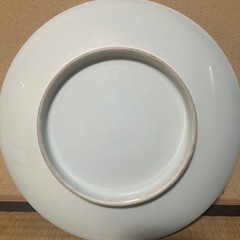 人間国宝塚本快示作の青白磁陽刻唐草文皿の画像