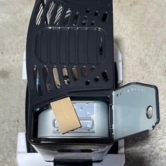 未使用品　トヨトミ　石油ストーブ　反射型ストーブ　ブラック　２０１８年製　自然通気形開放式　木造６畳／コンクリート８畳　こぼれま栓　コンセント不要　電池式　楽々ロック　暖房　災害　停電　キャンプ　アウトドア　ＲＳＸ－２３０の画像