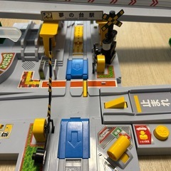 プラレール トミカと遊ぼう！くるぞわたるぞ！カンカン踏切セットの画像