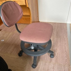 【お譲り先決まりました】
学習テーブルと椅子の画像