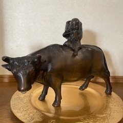 牛の置き物の画像