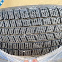 スノータイヤとアルミホイールのセットの画像