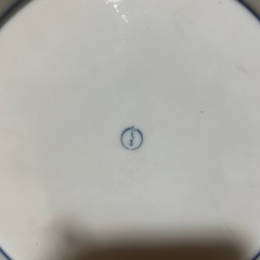 たち吉の染付花紋輪花唐草牡丹大皿の画像