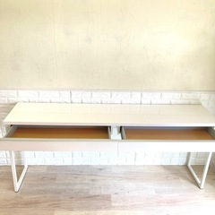 【配送可】IKEA パソコンデスク テーブル 勉強机　鏡面の画像