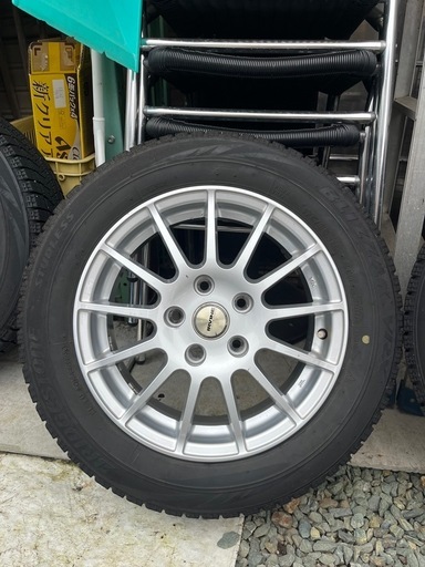 ミニクーパーに履いていたタイヤ、ホイルです！4本セット　！タイヤサイズは175/65r15！
