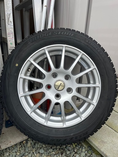 ミニクーパーに履いていたタイヤ、ホイルです！4本セット　！タイヤサイズは175/65r15！