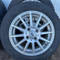 スタッドレスタイヤの画像