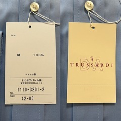未使用TRUSSARDI トラサルディ  ■種類 長袖ワイシャツ 長袖メンズシャツ 長袖シャツ トップス 紳士服  ■カラーデザイン レギュラーカラー  ■カラーライトブルー水色系青色系無地綿100％襟回り42-ゆき80メンズmen男性用紳士製品タグ袋の画像