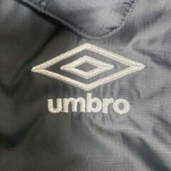 umbroのベンチコートの画像