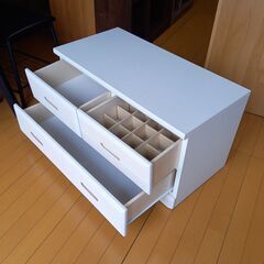 未使用訳あり 桐ベンチチェスト ホワイト 幅80 3杯 大引出しのみスライドレール付き 仕切り板付き　ローチェスト　白色の画像
