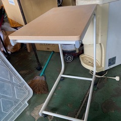 ベットテーブルの画像