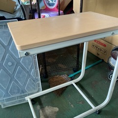 ベットテーブルの画像