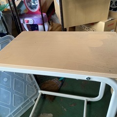 ベットテーブルの画像