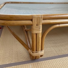 ガラスのテーブル　の画像