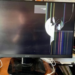 画面割れたモニターの画像