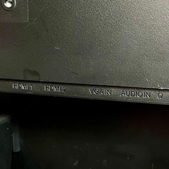 画面割れたモニターの画像