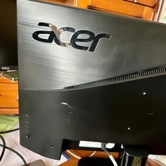 画面割れたモニターの画像