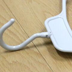 無料　ハンガー　まとめ売り　80本　灰色/グレー　洋服　衣類　首振り　中古品　※しばらくしたら処分予定なので欲しい方はお早めにの画像