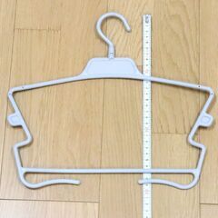 無料　ハンガー　まとめ売り　80本　灰色/グレー　洋服　衣類　首振り　中古品　※しばらくしたら処分予定なので欲しい方はお早めにの画像