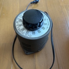 部品やアンティーク缶等の画像