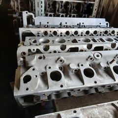 Mベンツ107-126エンジンシリンダーヘツト左右セツト18万運送込み販売の画像