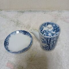急須＆醤油さし＆蓋付き深皿容器大小＆小皿セットの画像