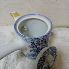 急須＆醤油さし＆蓋付き深皿容器大小＆小皿セットの画像