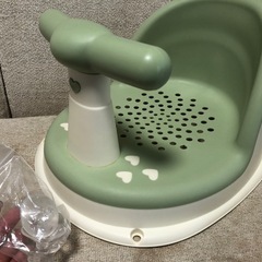 ベビーバスチェア、ボーロ入れ、チェアベルト、転倒防止リュック、まとめ売りの画像