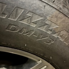 スタッドレスタイヤ 265/65R17 ブリヂストンの画像