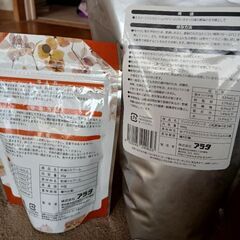 鳥のえさの画像