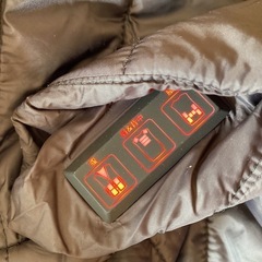 新品未使用！電熱ベストLサイズ！バッテリーなし！調節機能多い　中綿あり　暖かいベストの画像