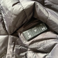 新品未使用！電熱ベストLサイズ！バッテリーなし！調節機能多い　中綿あり　暖かいベストの画像